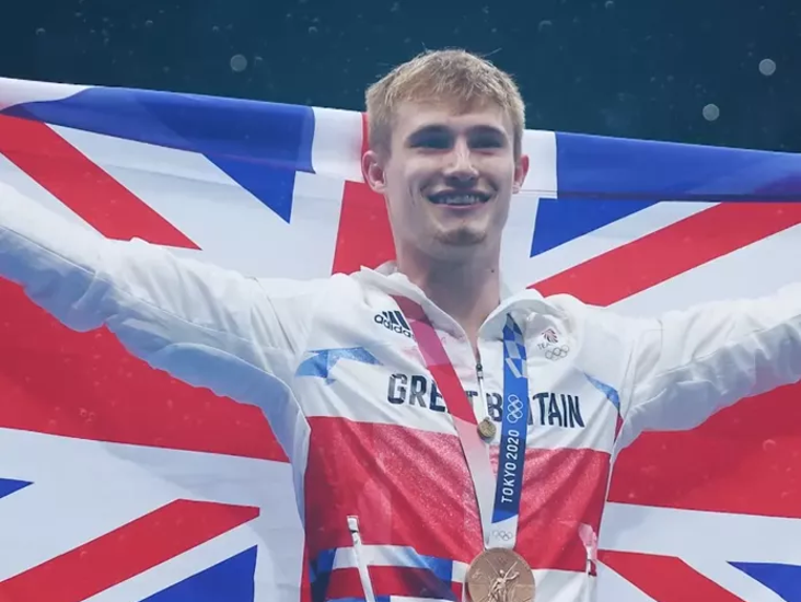 欧洲跳水名将斩获金牌，豪取胜利