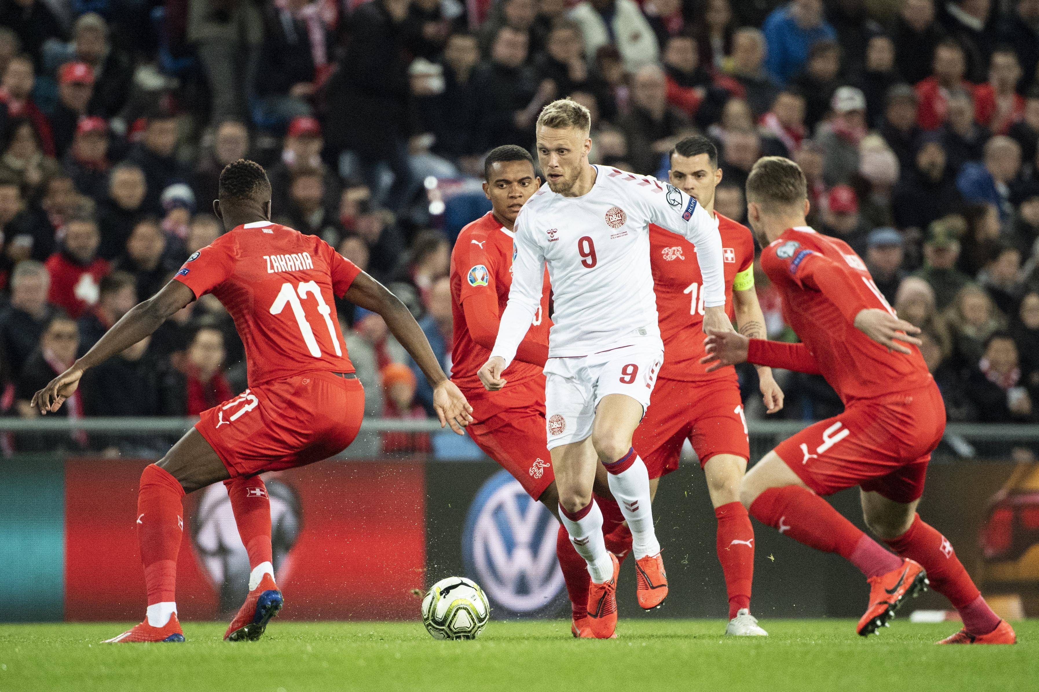 捷克，瑞士球员在最近的比赛中取得大胜