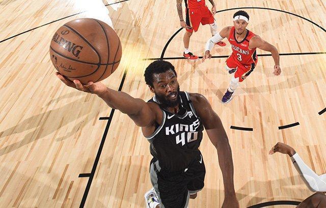 爵士客场险胜开拓者，保持不败