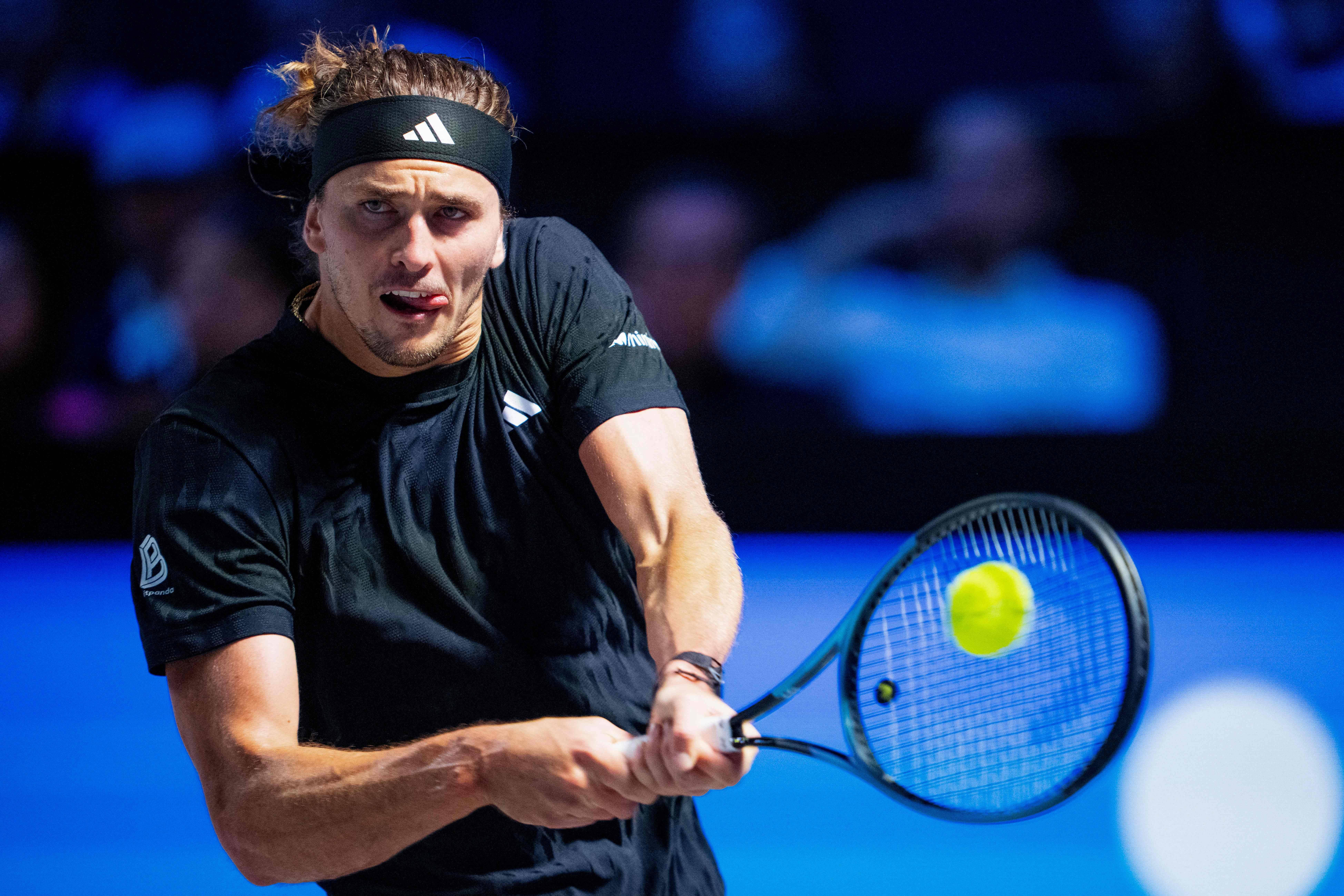 包含世界网球队爆冷意大利网球队，兹维列夫绝境逆转的词条